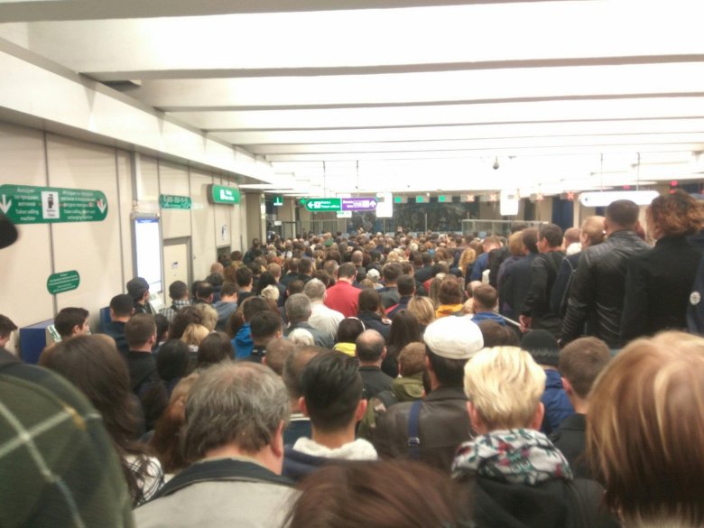 Метро комендантский проспект в час пик