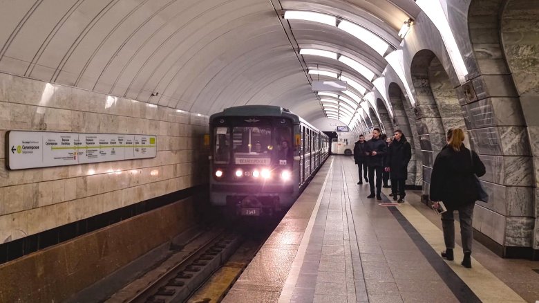 Метропоезд 81 717