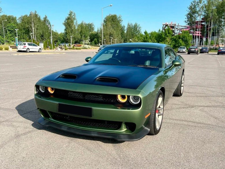 Dodge challenger зеленый