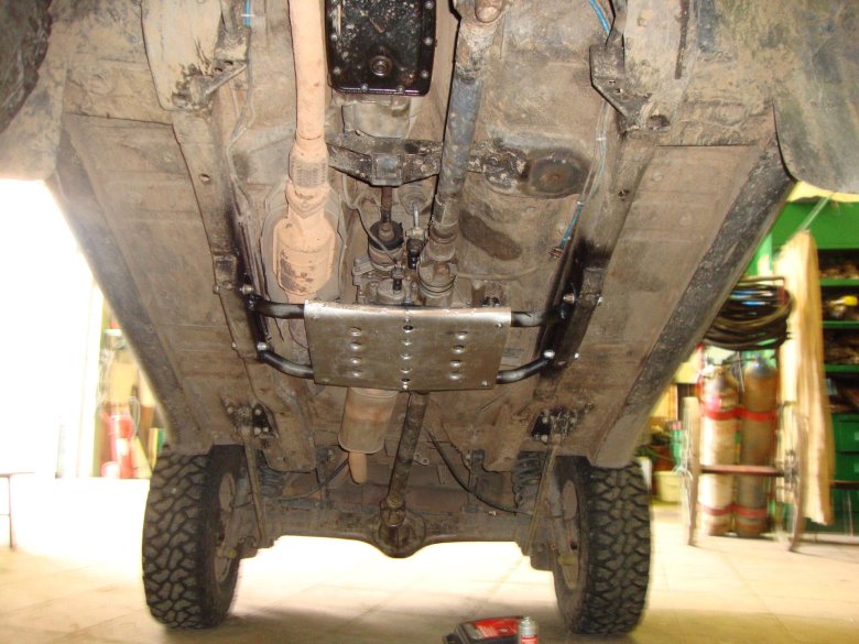 Защита днища нива 21213