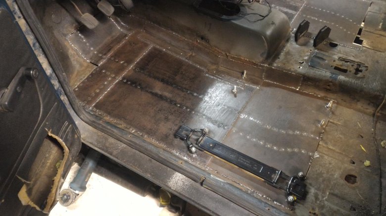 Усилитель днища ваз 21213