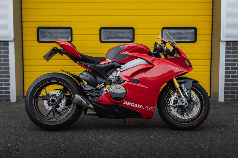 Мотоцикл ducati panigale v4 s