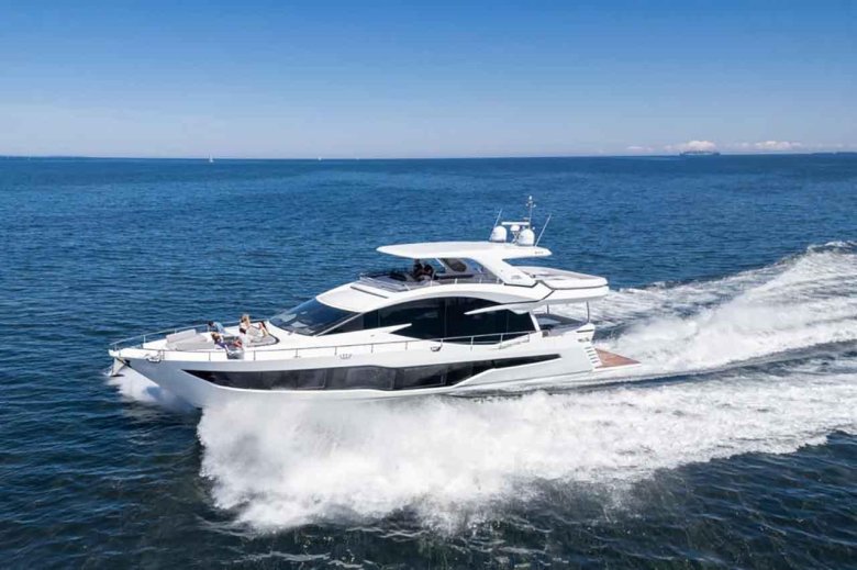 Galeon 800 fly