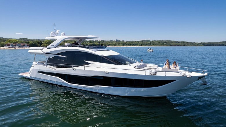 Galeon 680 fly