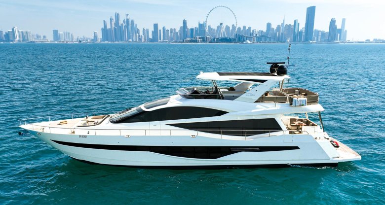 Яхта в дубае