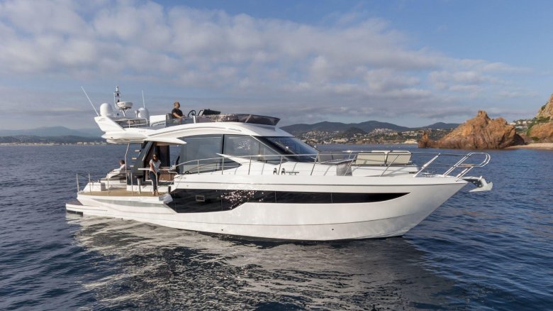 Galeon 500 fly
