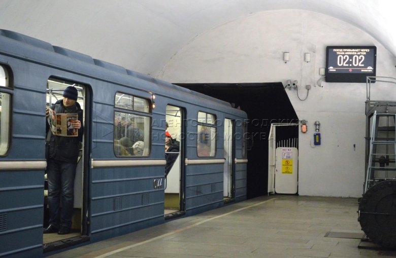 Станция пушкинская табло поезд метро