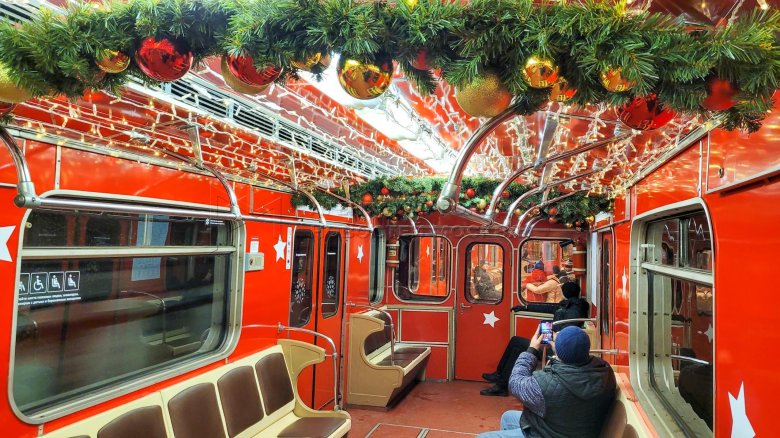 Новогодний поезд метро еж3 2023