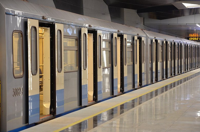 Поезда метро москва