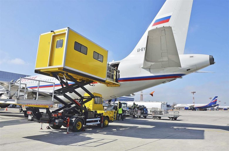 Амбулифт у самолета