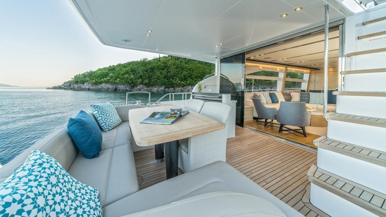 Яхта azimut grande 27 metri