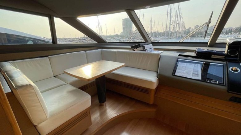 Яхта принцесса v65