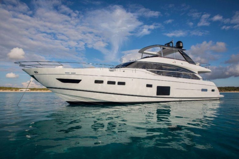 Яхта princess 82