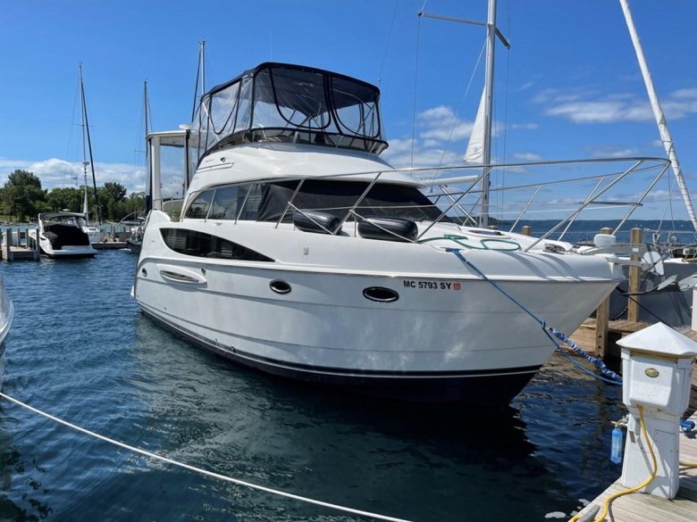 Моторная яхта carver