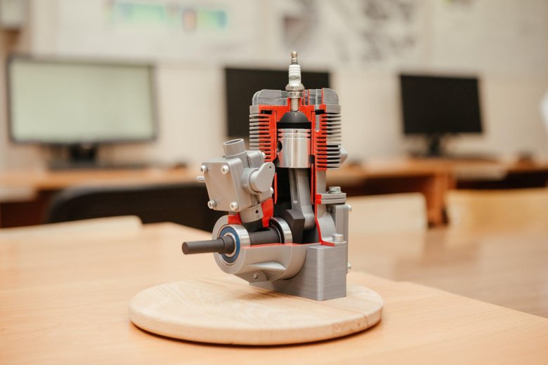 Поршневой двигатель