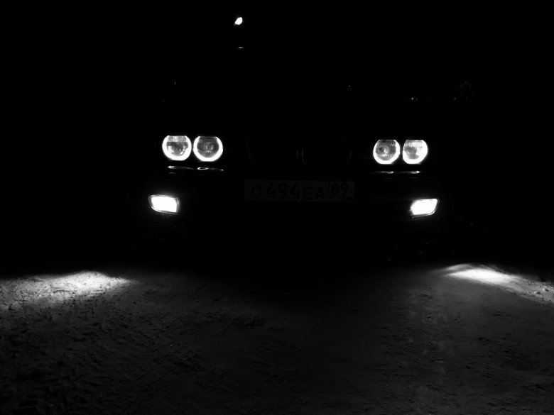 Бмв е 39 в темноте с фарами