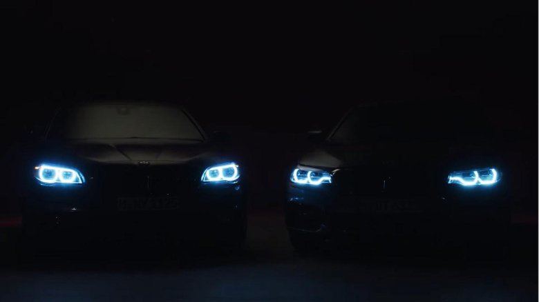 Включенные фары bmw