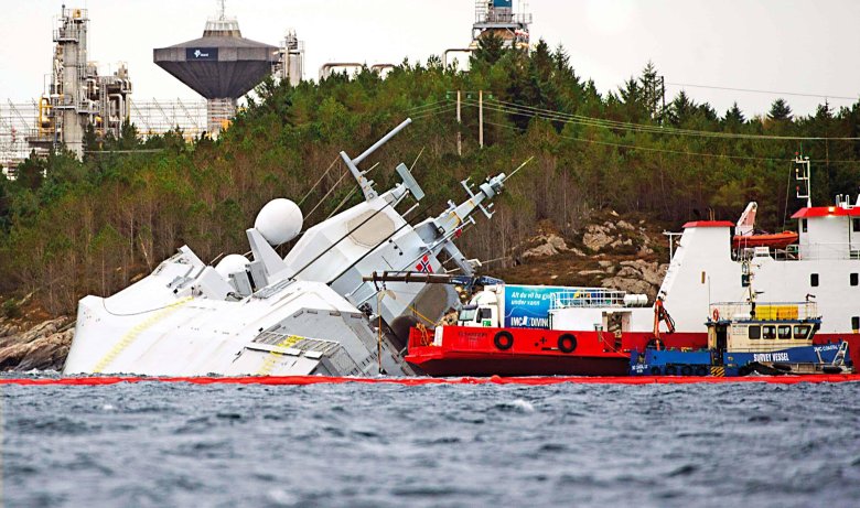 Столкновение судов в море