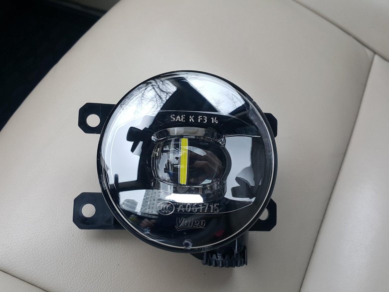 Светодиодная противотуманная фара для автомобиля