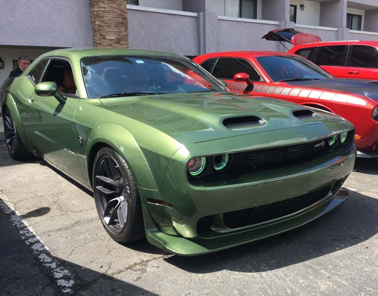 Dodge challenger srt hellcat