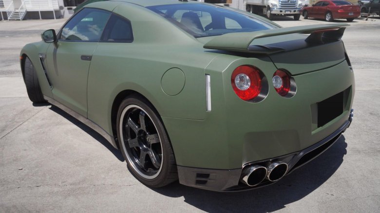 Nissan gtr 35 хаки
