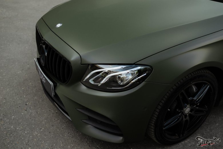 Мерседес е200 зеленый матовый