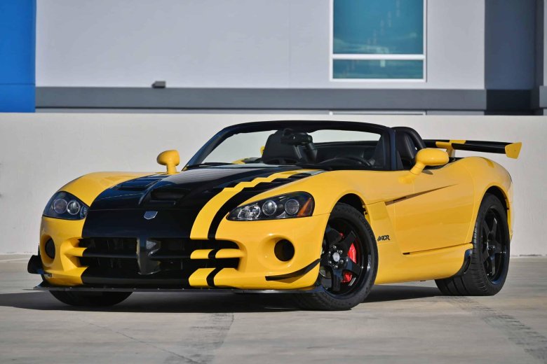 Додж вайпер желтый