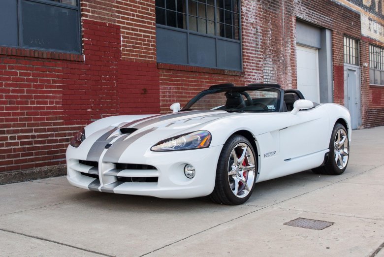 Додж вайпер родстер