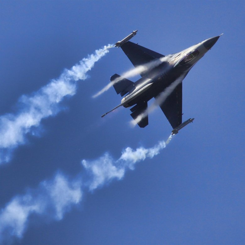 General dynamics f 16 fighting falcon