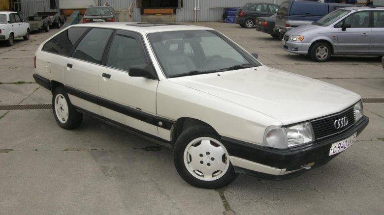 Ауди 100 авант белая