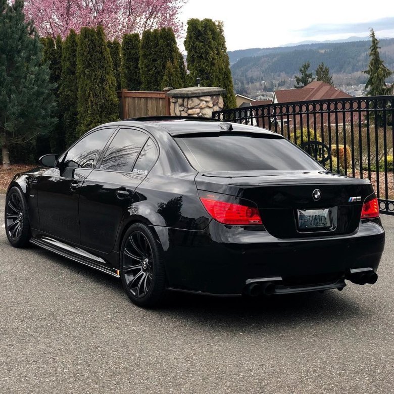Bmw m5 e60 black