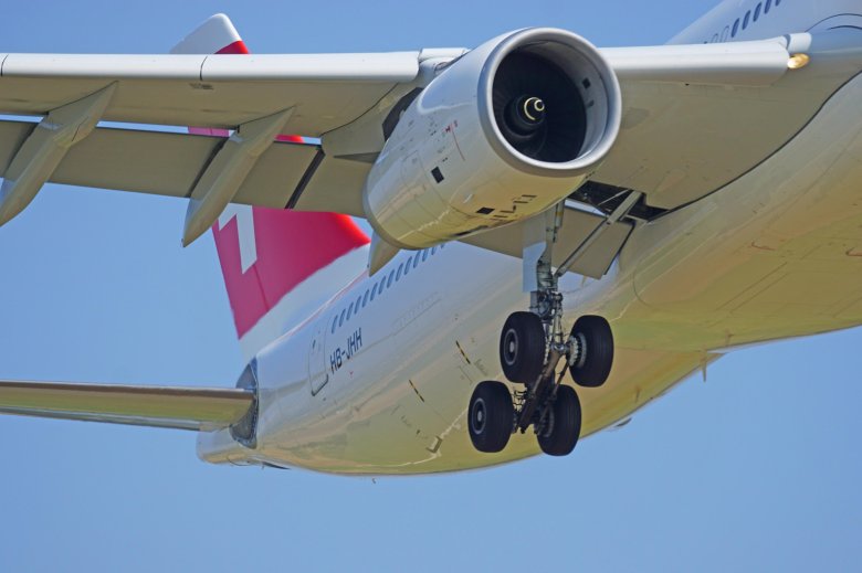 Самолет с турбинами на хвосте