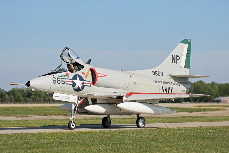 Douglas a-4 skyhawk