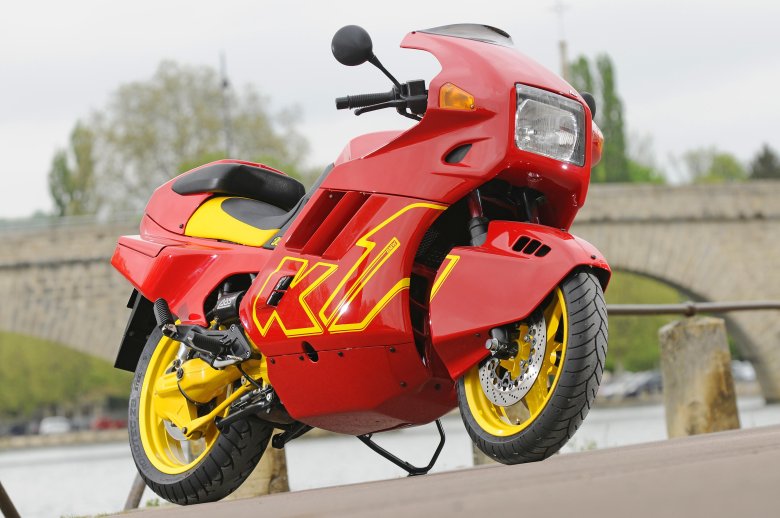 Мотоцикл бмв красный