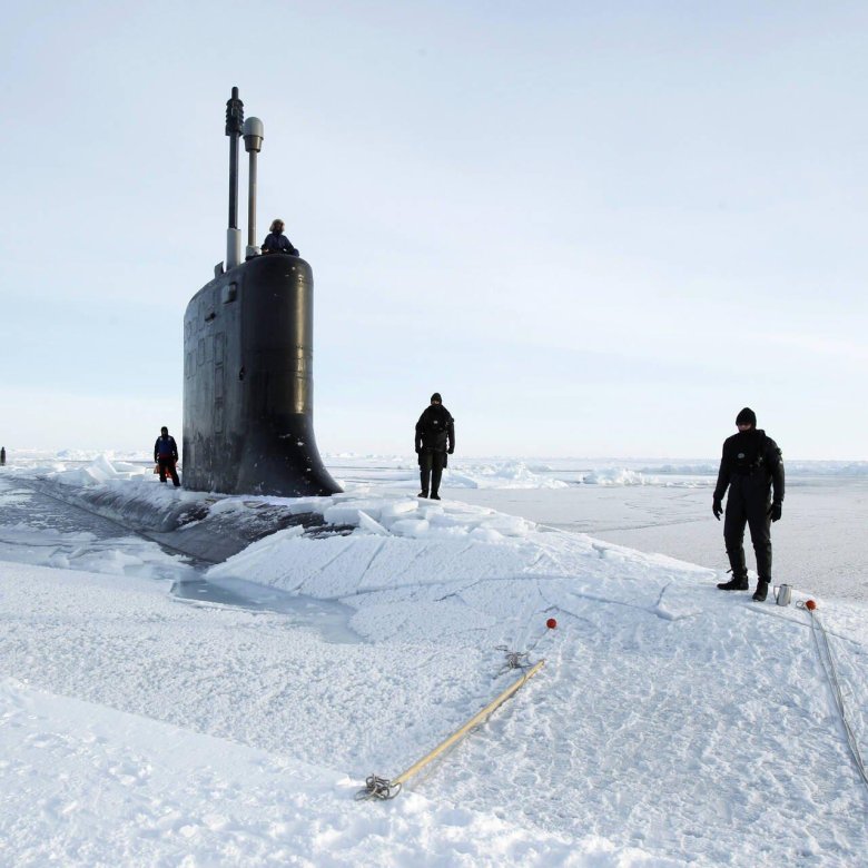 Подводная лодка во льдах