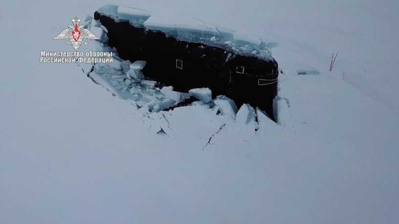 Подводная лодка в арктике всплытие