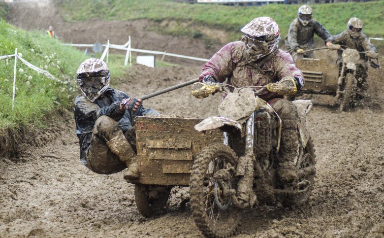 Мотоцикл в грязи