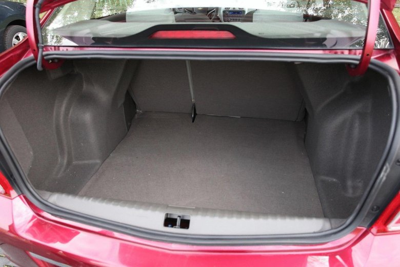 Шевроле кобальт багажник