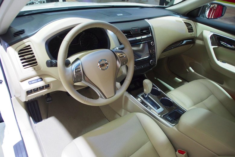 Ниссан теана 2014 белая салон