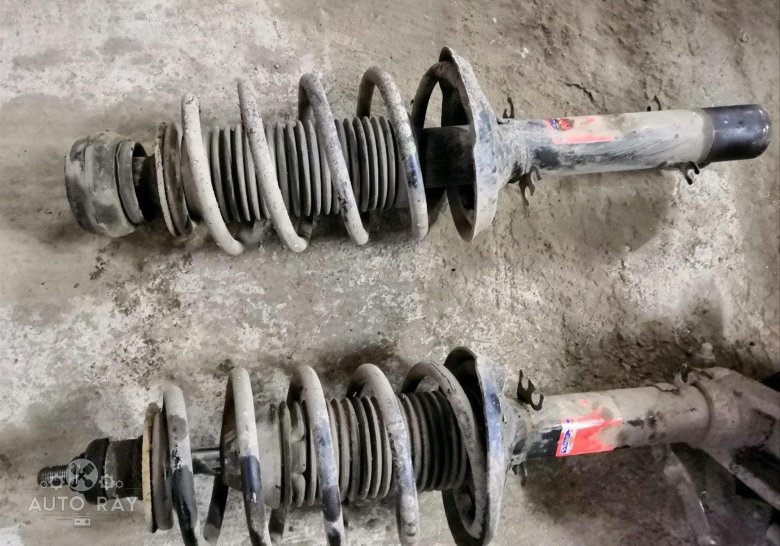 Стойка амортизатора в сборе