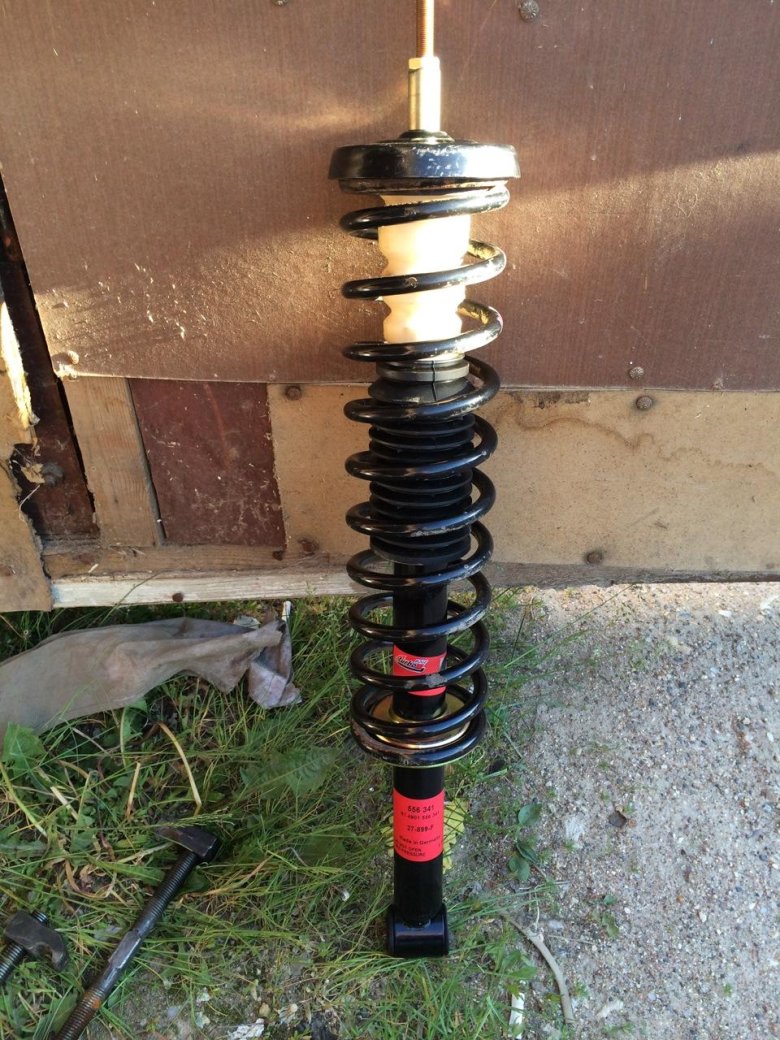 Стойка амортизатора задняя