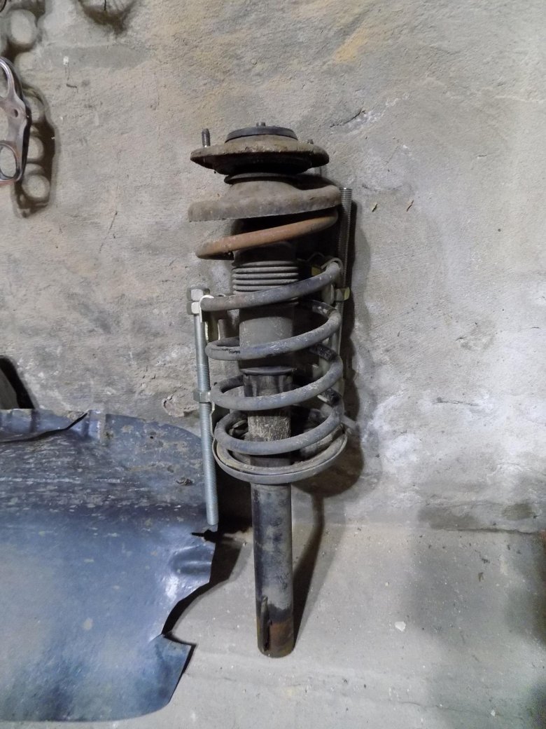 Стойка передняя