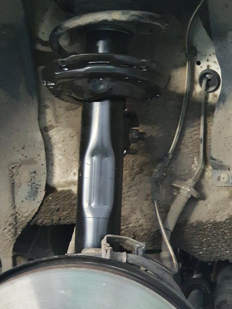 Шкода суперб амортизатор передний