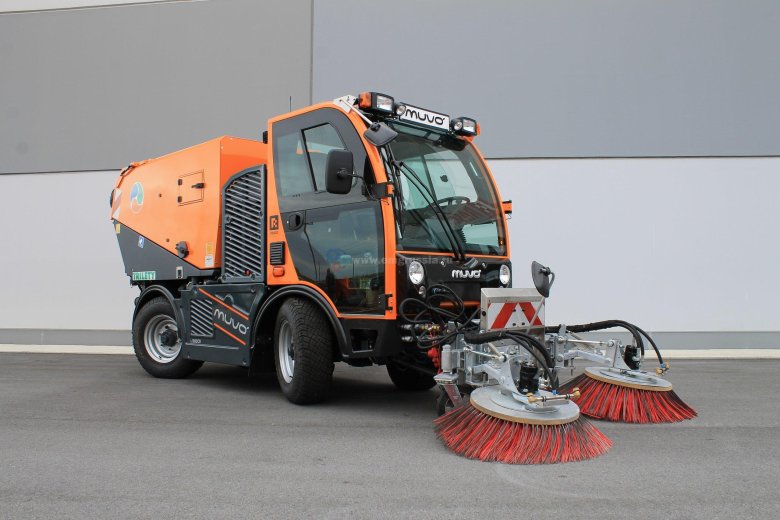 Ткм-2000 подметально-уборочная