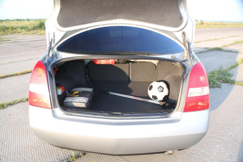 Nissan primera багажник