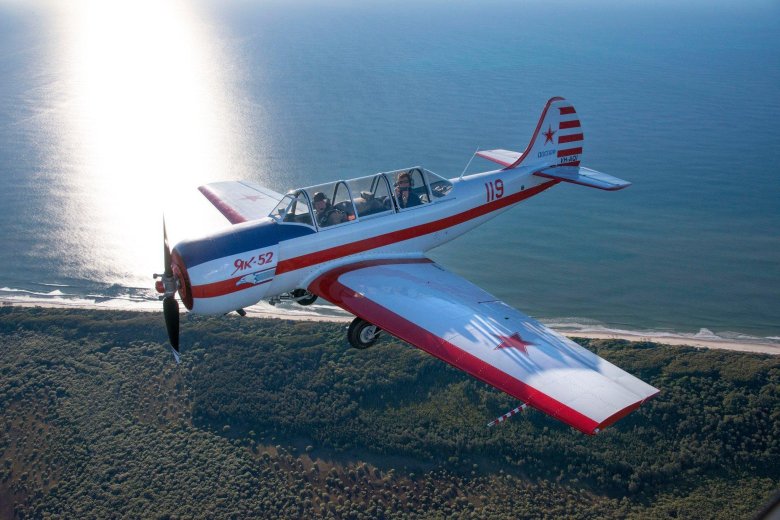 Учебный самолет як 52