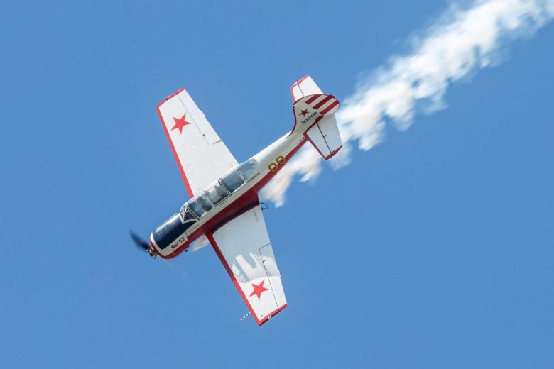 Учебный самолет як 52