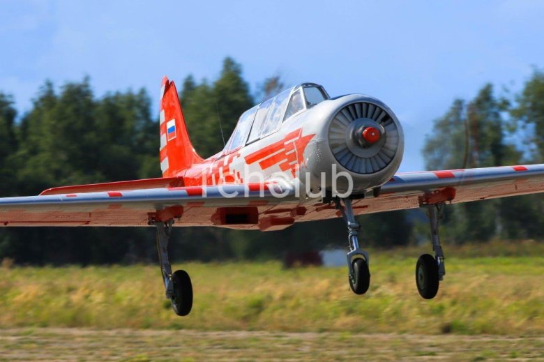 Учебный самолет як 52