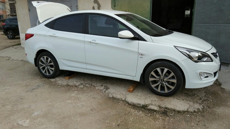 Белый хендай солярис