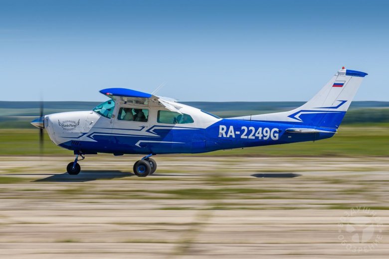 Самолет cessna 172